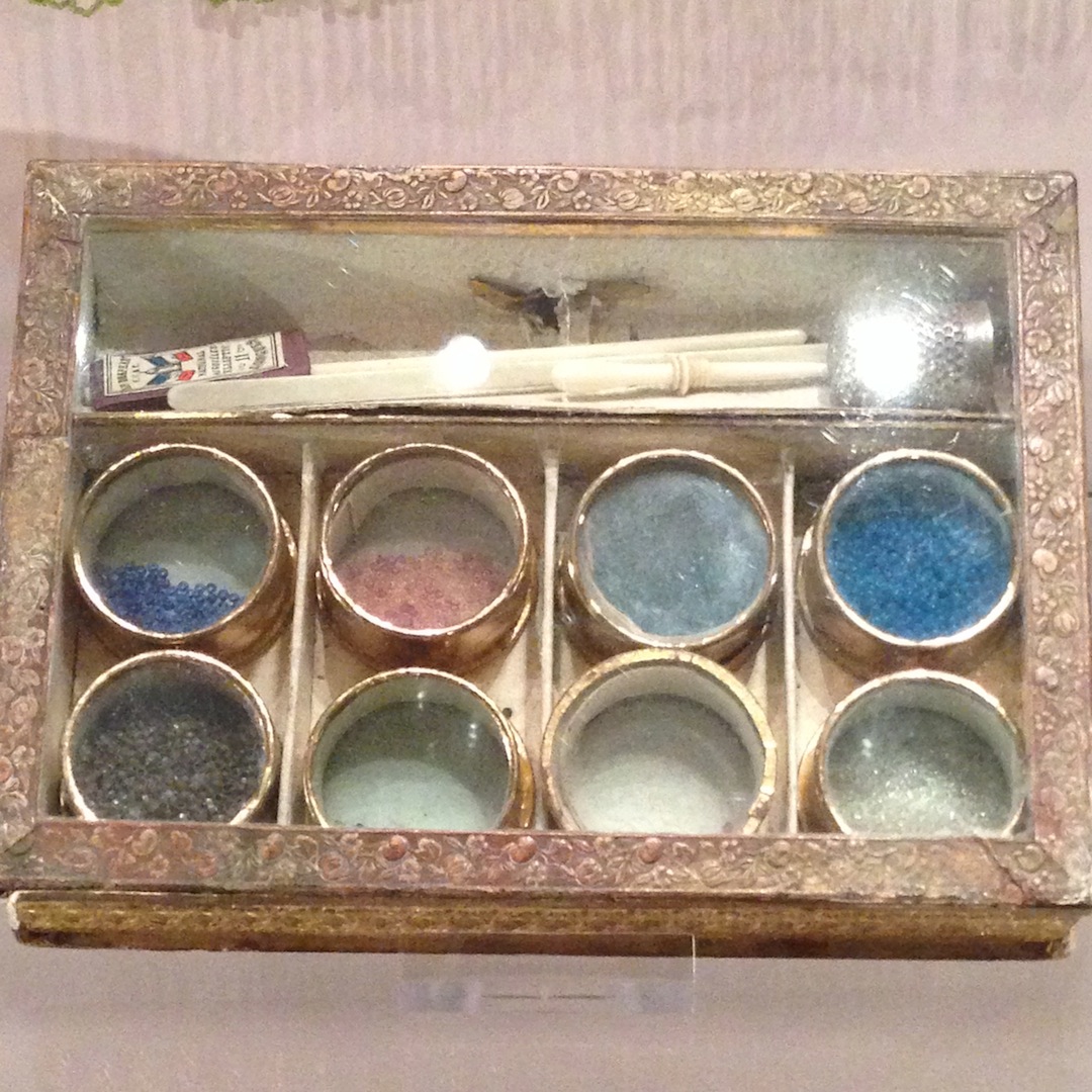 bead container with tools
